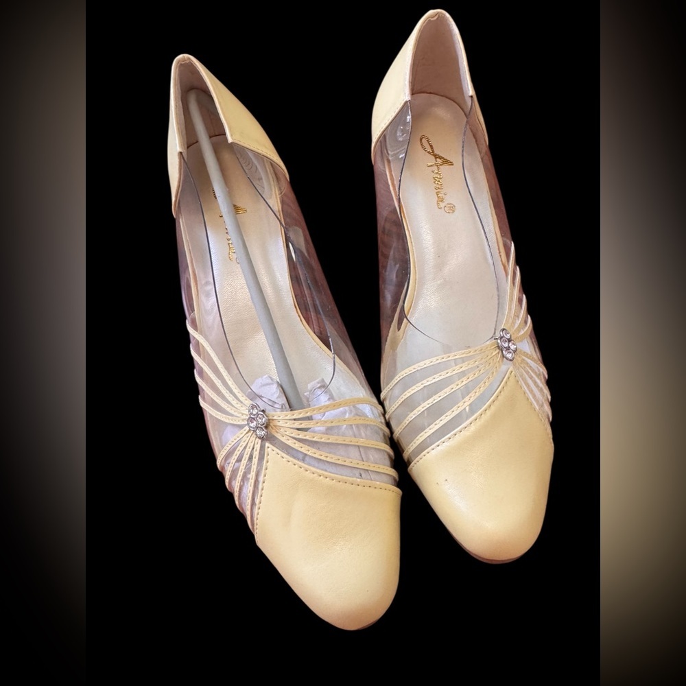 Annie Vintage Pumps - Picture 2 of 4